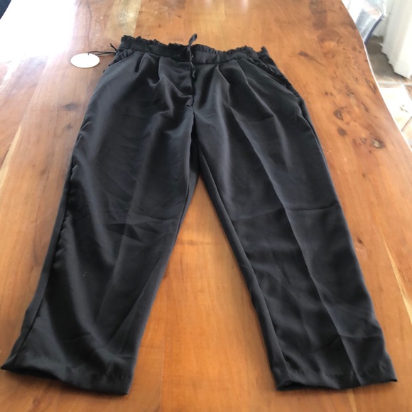 Milk & Honey Ruffle Black Dressy Crop Straight Leg Pants Sz L  NWT - Picture 2 of 8